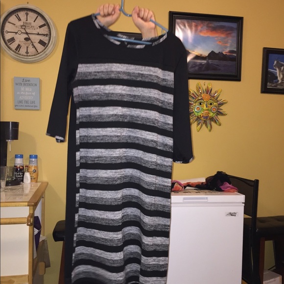 Stylish Black Dress with 3/4 sleeves! - Picture 6 of 9